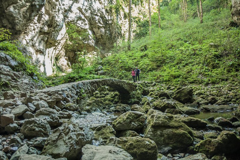 Caminare nel valle di Rak (Rakov Škocjan)