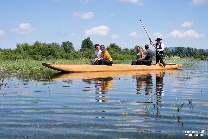 Explore the wondernature (foto Miha Skrt) plovba po Cerkniškem jezeru drevak.jpg