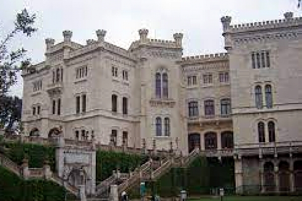 IL CASTELLO DA FAVOLA DI MIRAMARE